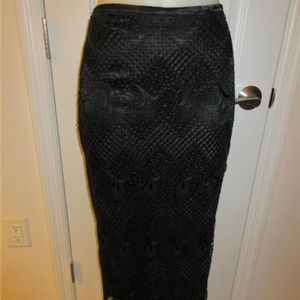 BRYAN EMERSON BLACK LACE SKIRT & SIDE ZIP S
